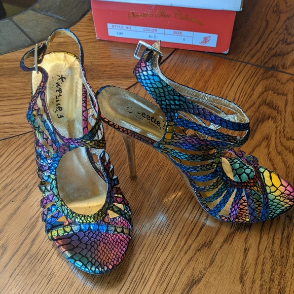 Rainbow color 4" high heels with matching purse - Picture 4 of 7